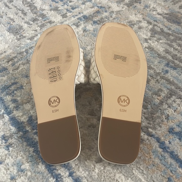 Michael Kors Cream slide sandal. Size 6.5. Like New - Picture 7 of 8